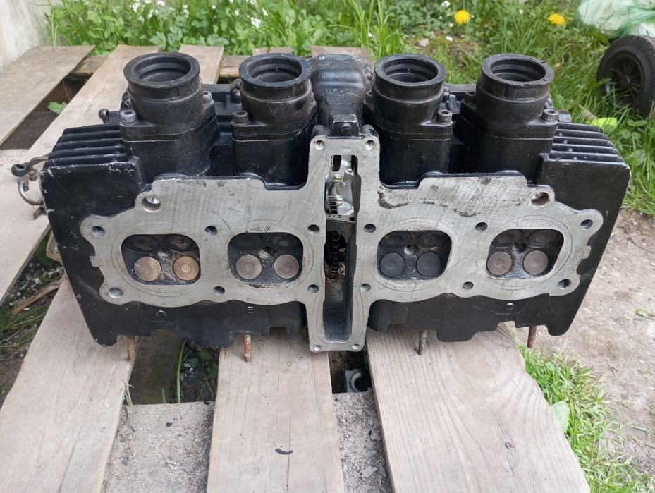 Głowica wałki rozrządu przewody paliwowe Honda cbx 650 83 - 85 r 1.238