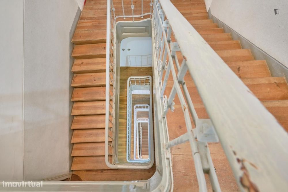 Quarto - localizado em Arroios Lisbon