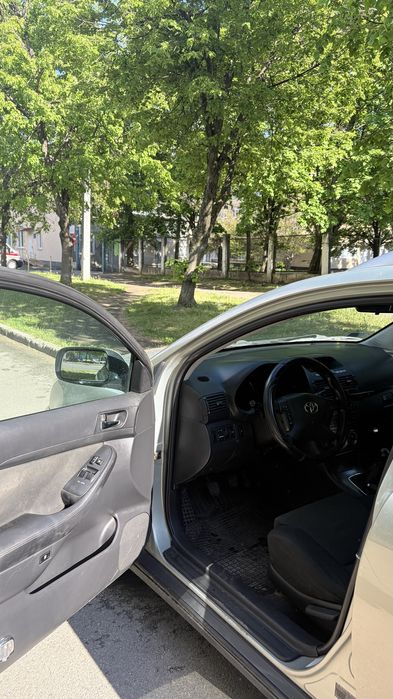 Toyota Avensis 2.0 дізель гарний стан