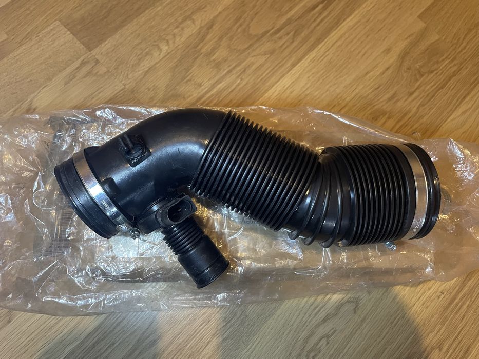 Патрубок повітрозабірника (Повітряного фільтра) VAG skoda octavia tour