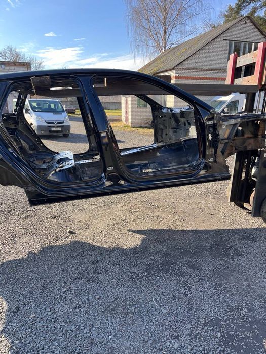 Четверть / поріг / лонжерон / полка крила / щока / Audi A4 B9 Allroad