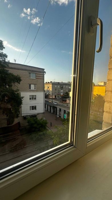 ПРОДАЖ 1-кімн квартири у самому центрі міста - вул. Небесної сотні,9