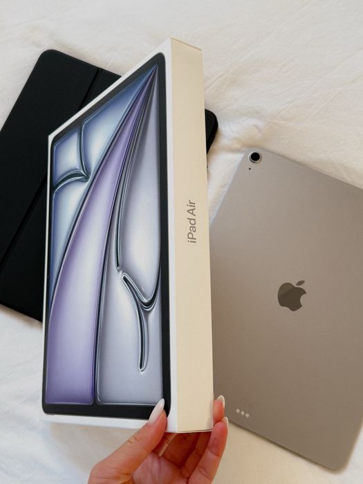 Ipad Air 13” M3 (2025) 128 GB Wi-Fi Space Gray + etui ESR Rebound 350