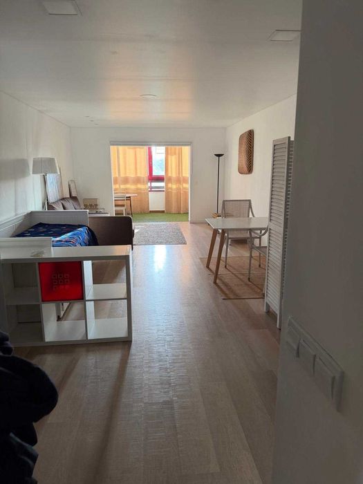 Arrendamento de apartamento T0 na Rua Elvira Velez, 1