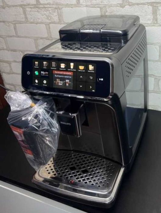 Кавомашина автоматична Philips Series 5400 EP5441/50 молочник LatteGo