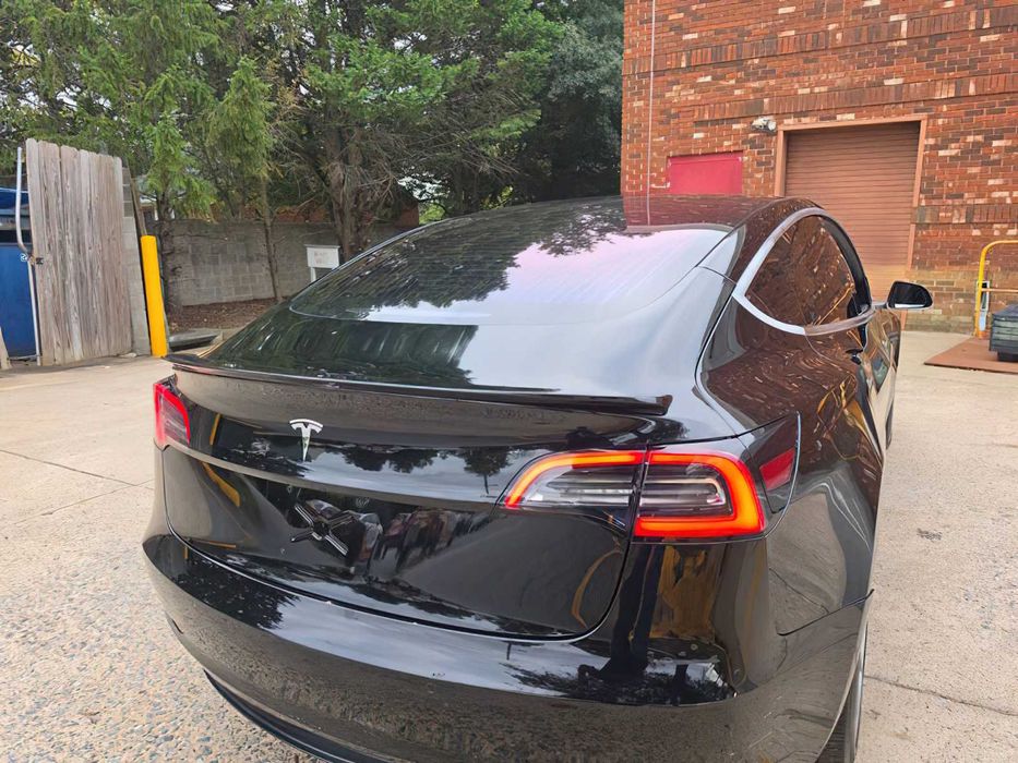 Tesla Model 3      2018