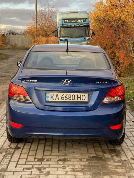 Hyundai accent 2013 год 1.4 бензин автомат