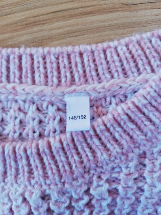 Sweterek. Rozmiar 146
