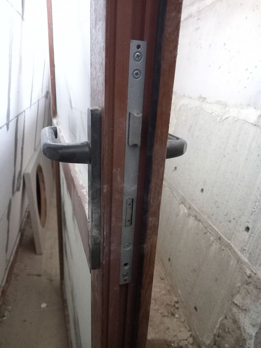 Пластиковые двери