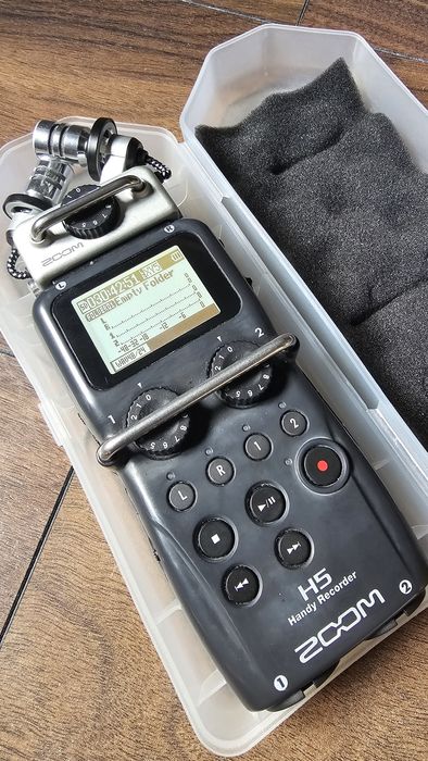 Gravador ZOOM H5 com caixa e cartão de memória