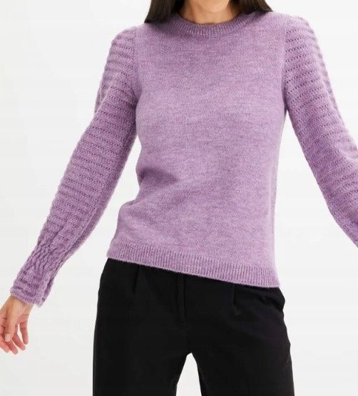 B.P.C fioletowy sweter z falbankami na rękawach 44/46.