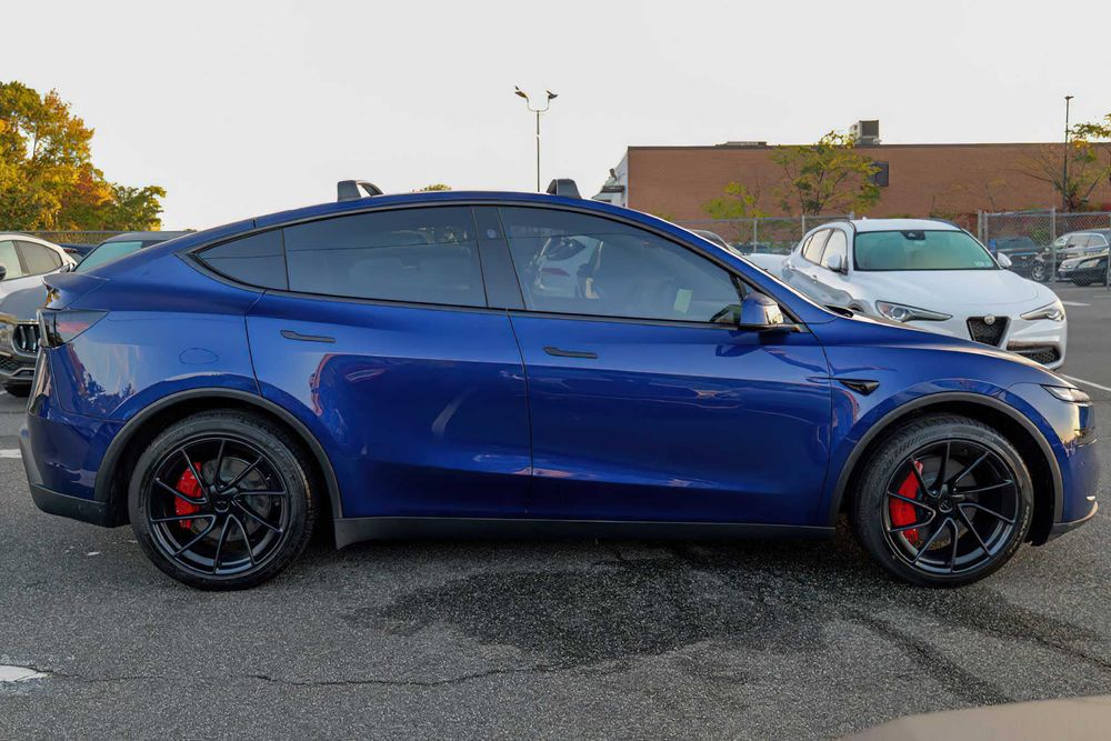 Tesla Model Y      2026