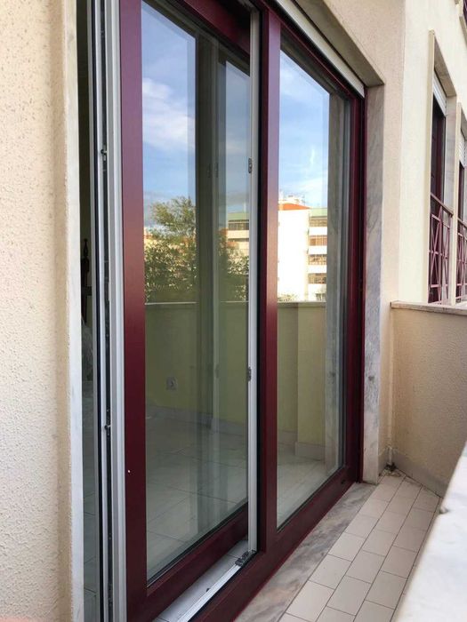 "Vossas Janelas" | Janelas PVC | Portas | Estores | Portadas