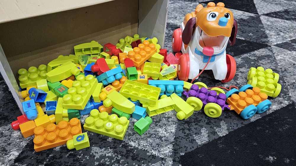 Klocki mega  bloks + piesek do zbierania klocków