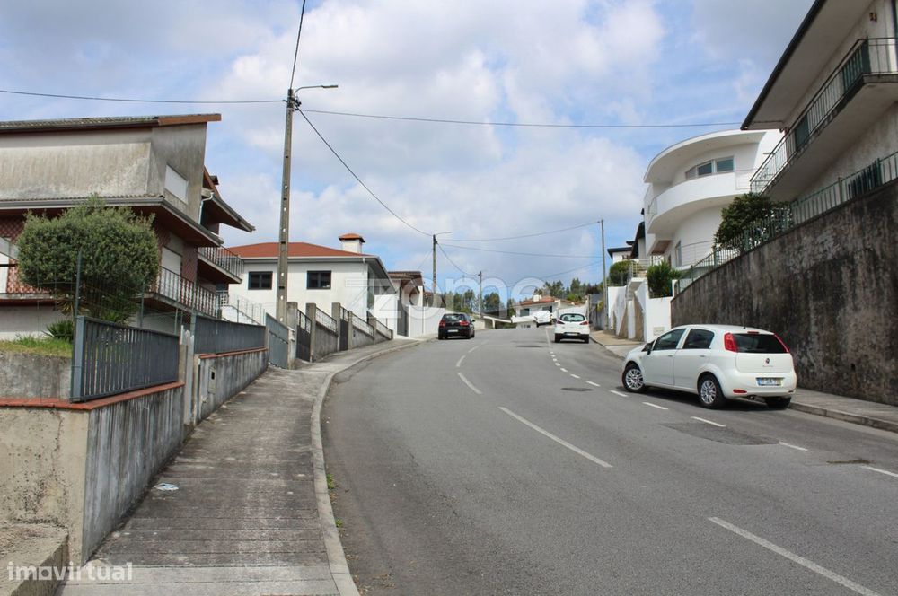 Lote de terreno Nº 27 com 1000 m2, em Gondar, Guimarães.
