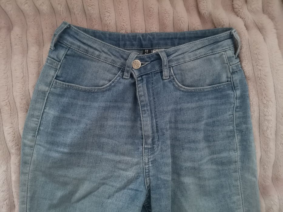 Jasne skinny jeansy z wysokim stanem