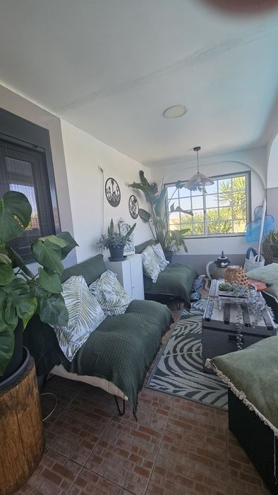Casa com piscina e zona de lazer e relaxamento e de refeições