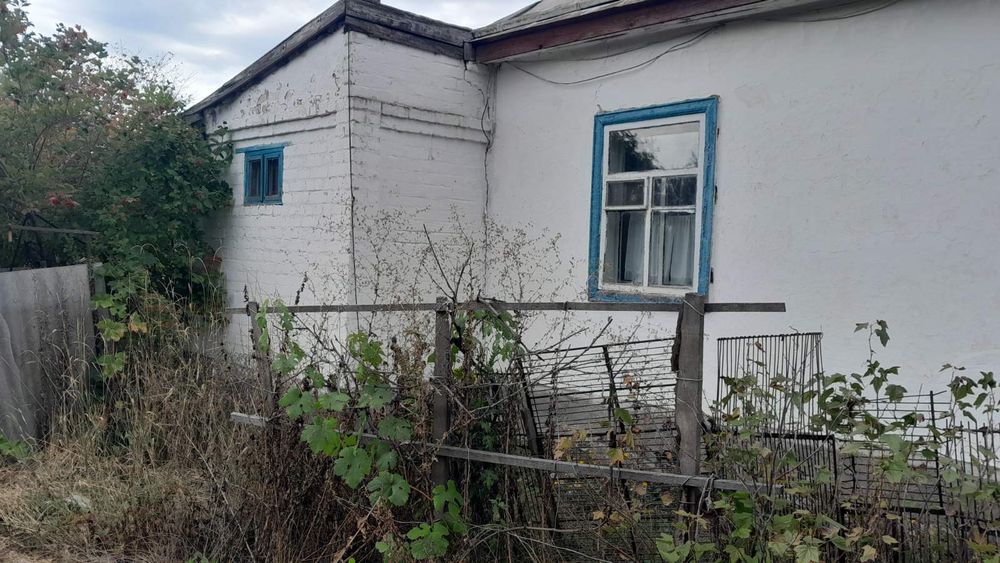 Дім у центрі с.Буки  Черкаської обл.