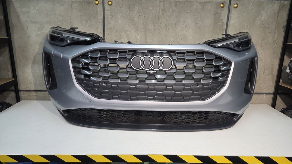 Audi Q5 8MA рестайл передній бампер Matrix LED фари комплект OEM Європа SQ5  2025 2026Оригінальний комплект передньої частини Audi Q5 8MA.
Передній ба