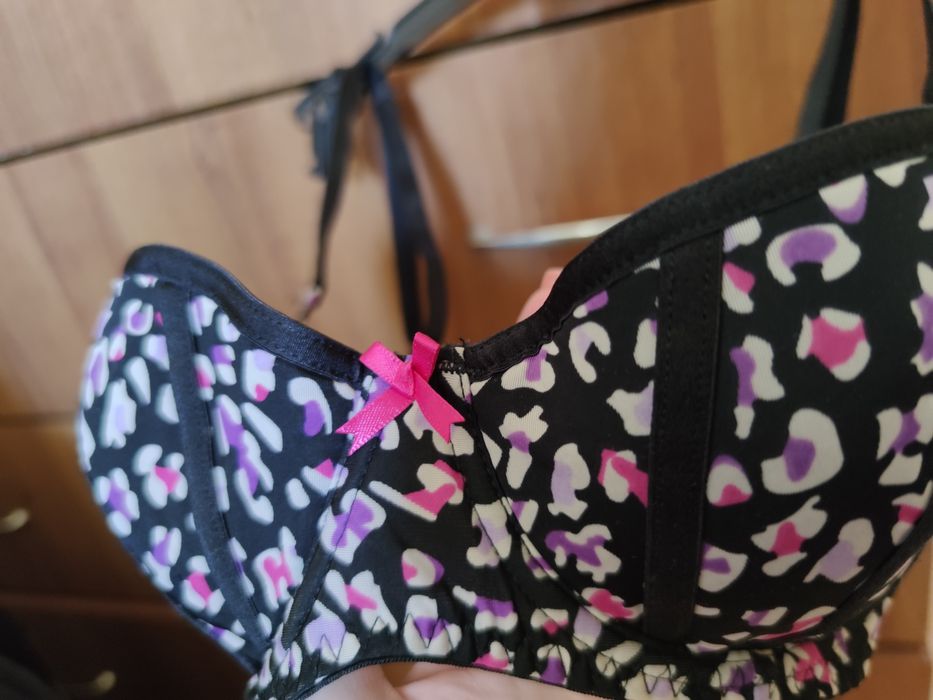 Бюстгалтер чорний 70C