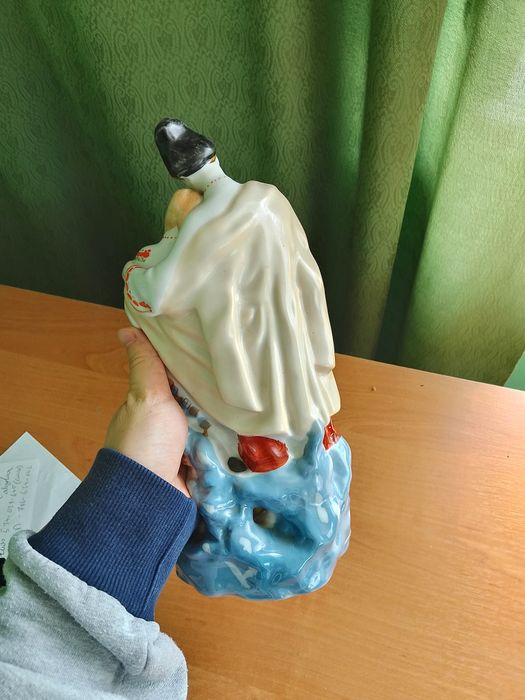 Piękna porcelanowa figurka para folklor ceramika