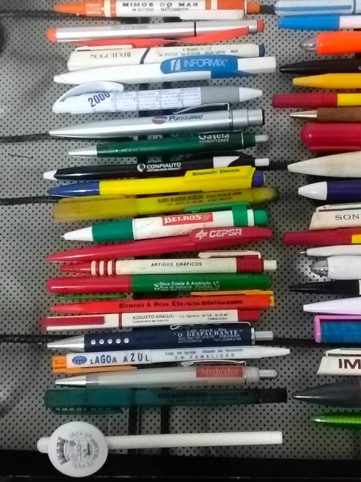 Esferográficas antigas publicitárias e lápis