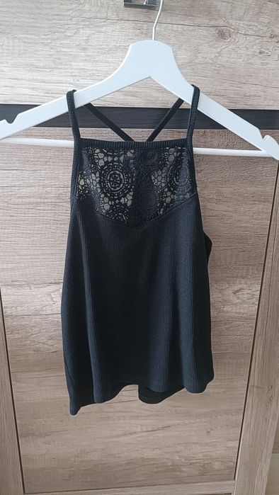 Czarny crop top Sinsay