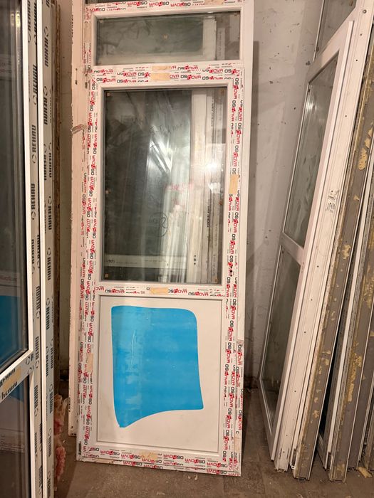 Двери  металлопластиковые- балконные 82*212 REHAU