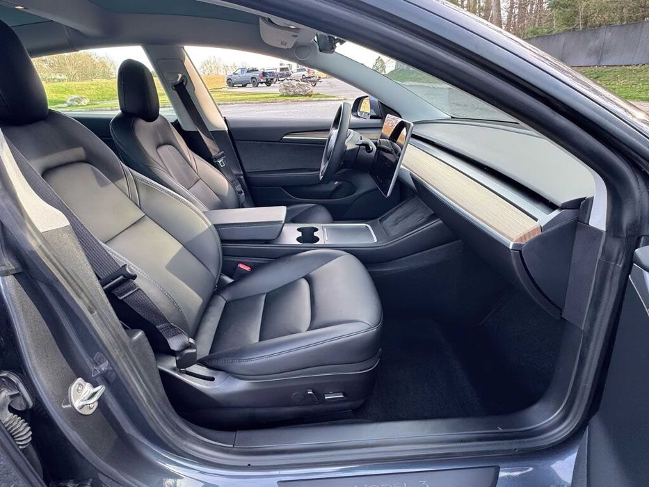 Tesla Model 3 Long Range      2021