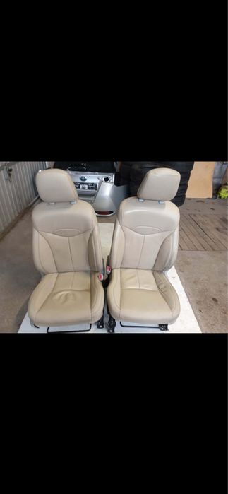 Momplet 7 foteli skóra toyota prius plus