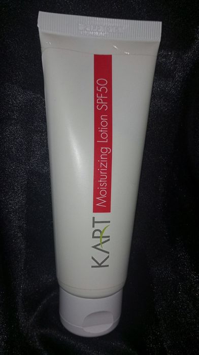 Зволожуючий лосьйон для обличчя із захистом SPF 50