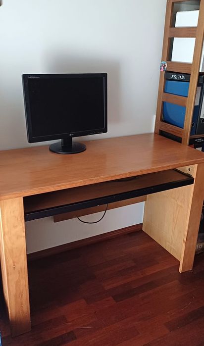 Secretária para computador