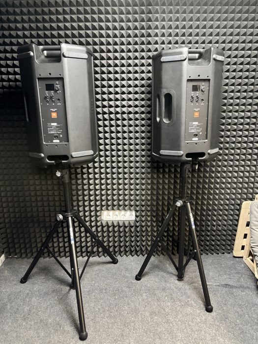 Продам активні колонки JBL 715