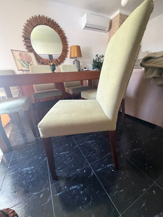 Mesa de sala de jantar e cadeiras