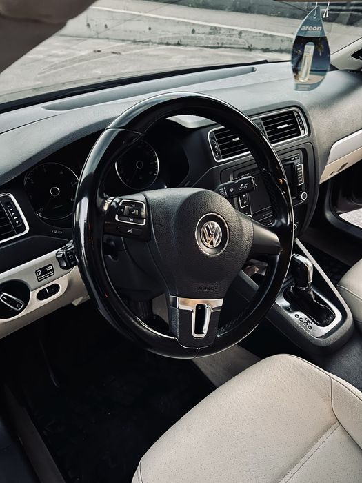 Volkswagen Jetta 2012 2.0TDI, в хорошем состоянии