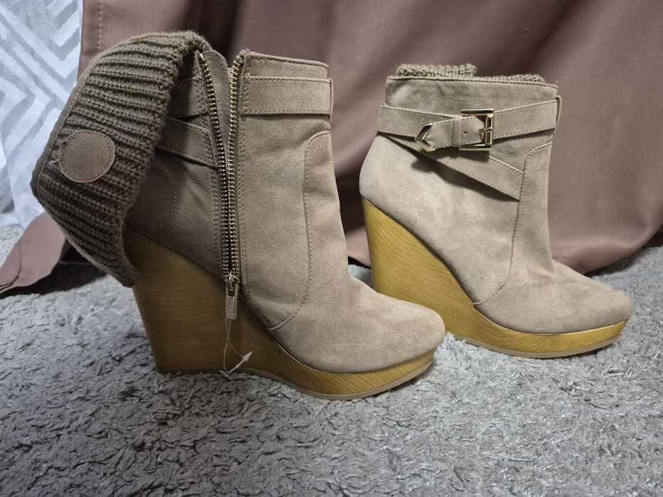 Жіноче взуття Bershka