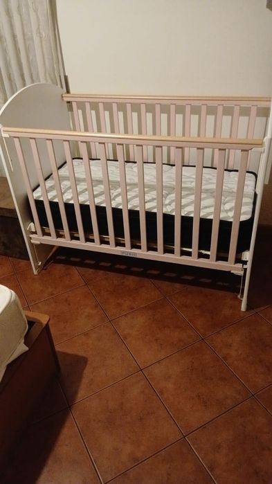 Cama de bebê menina