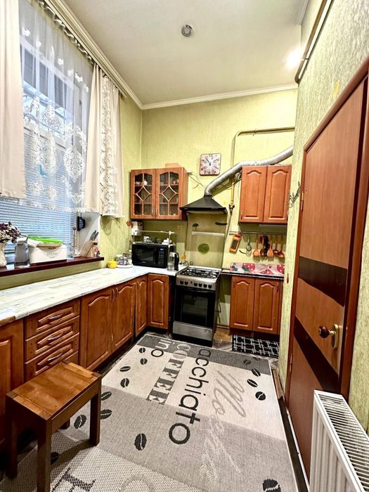 Продається 2-кімн. квартира в центрі м. Стрий.