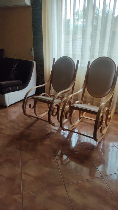 Продам крісло качалку масив бук.