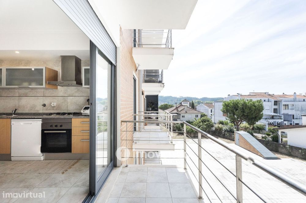 Apartamento T2 moderno, com estacionamento, na Curia, Anadia