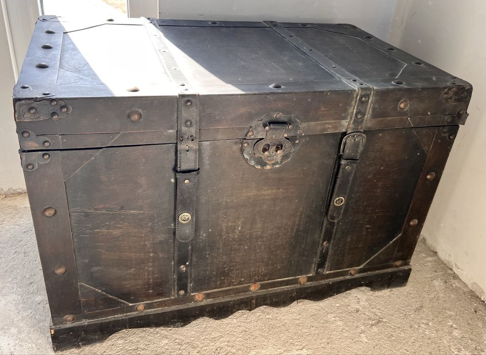 Baú vintage.Madeira e couro.Impecavel.