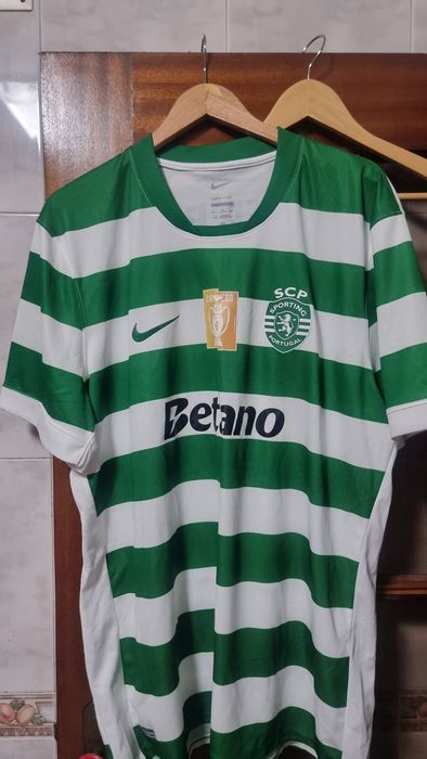 Camisola do Sporting  da epoca passada comprada  na loja verde