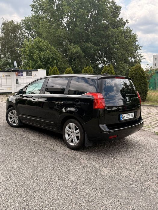 Peugeot  5008...