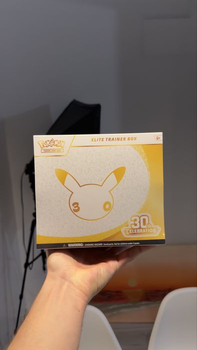 Pokémon 30th Celebration ETB - 6 Elite Trainer Box