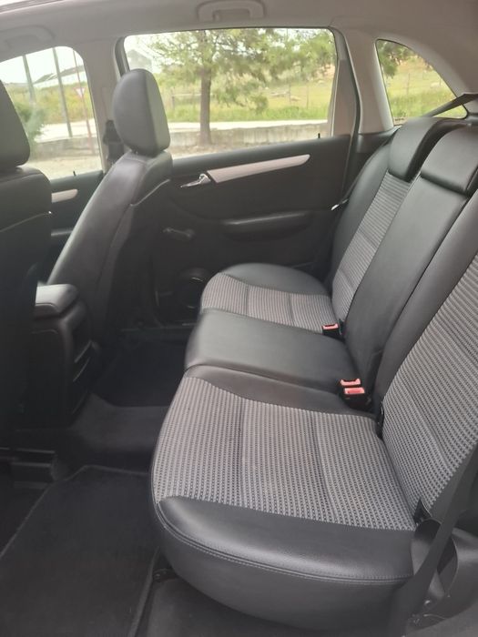 Mercedes benz b180