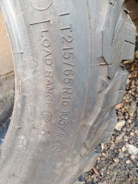 Грязевая  резина  215  65 р16