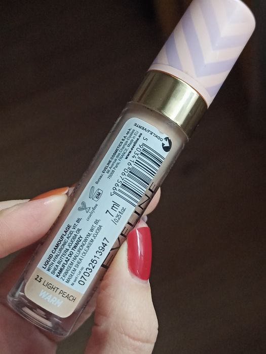 Korektor Eveline Cosmetics liquid camuflage