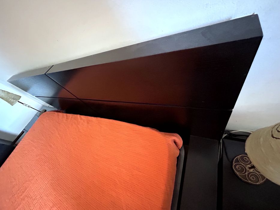 Cama Casal, colchão e duas mesas cabeceira