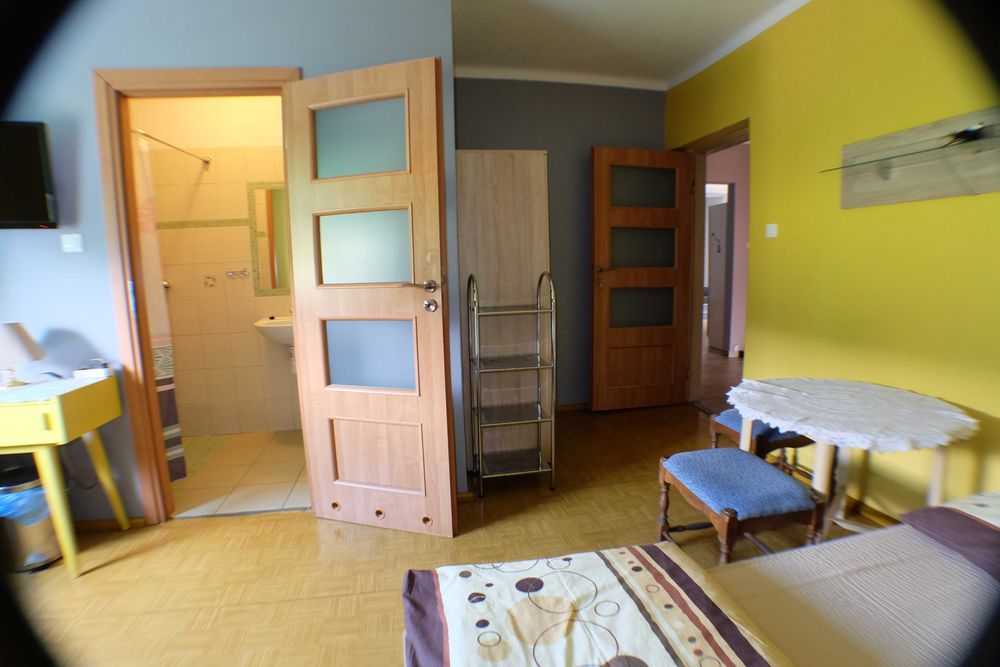 Pokoje z łazienkami. Skorochów, nad jeziorem Nyskim. Dla pracowników.