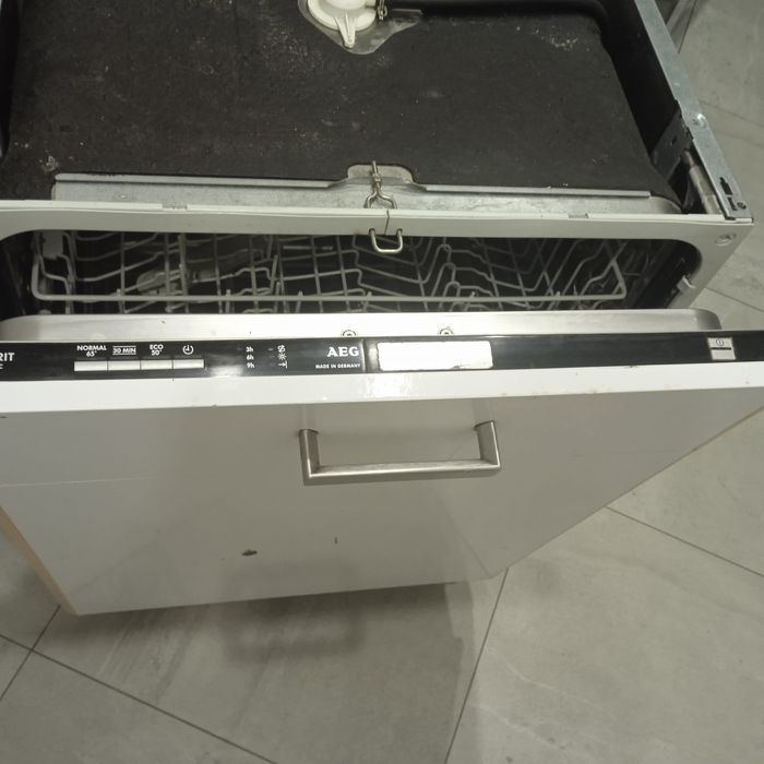 Посудомийна машина AEG